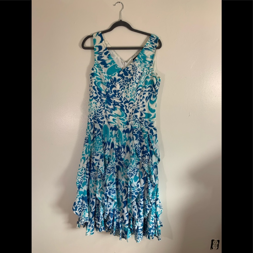 Metro style size 10 blue and white dress ruffle fare